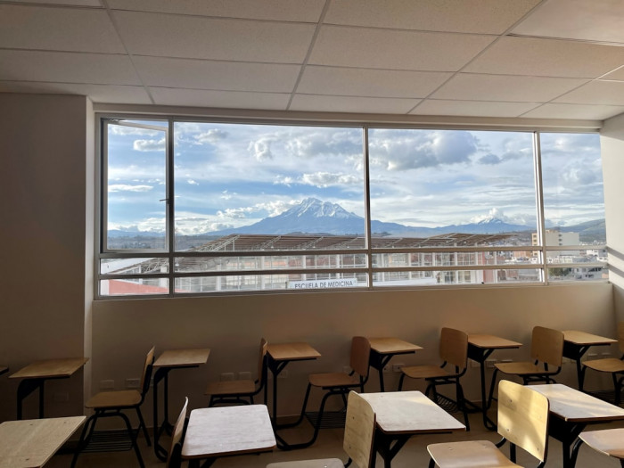 İstanbul Aydın Üniversitesi İngilizce İşletme Ders Programı